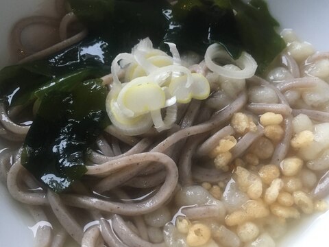 わかめの冷やしたぬき蕎麦